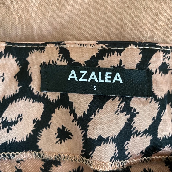 Light pink and black floral pattern midi skirt - Picture 3 of 7